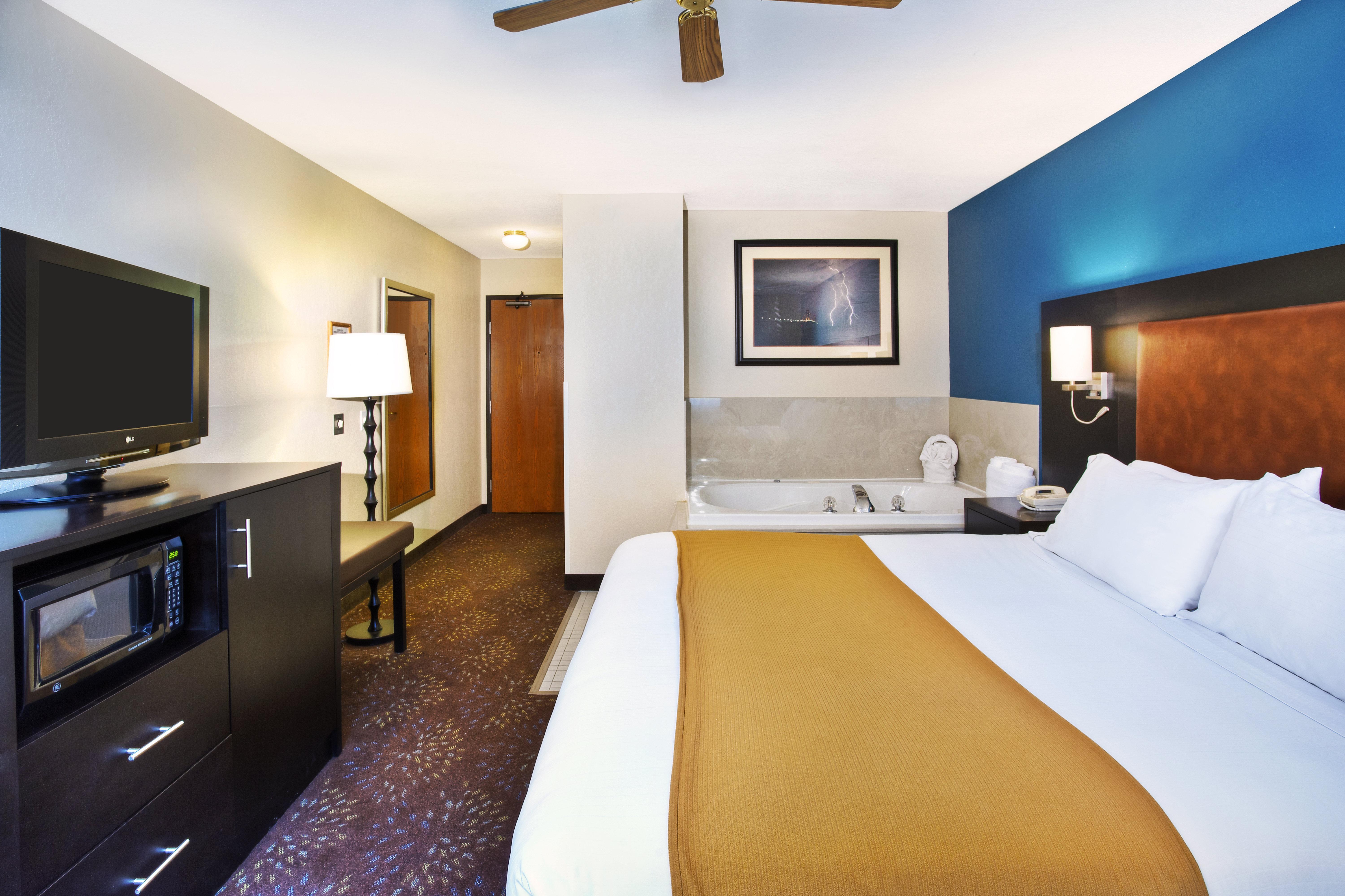 Holiday Inn Express Mackinaw City By Ihg Exterior photo