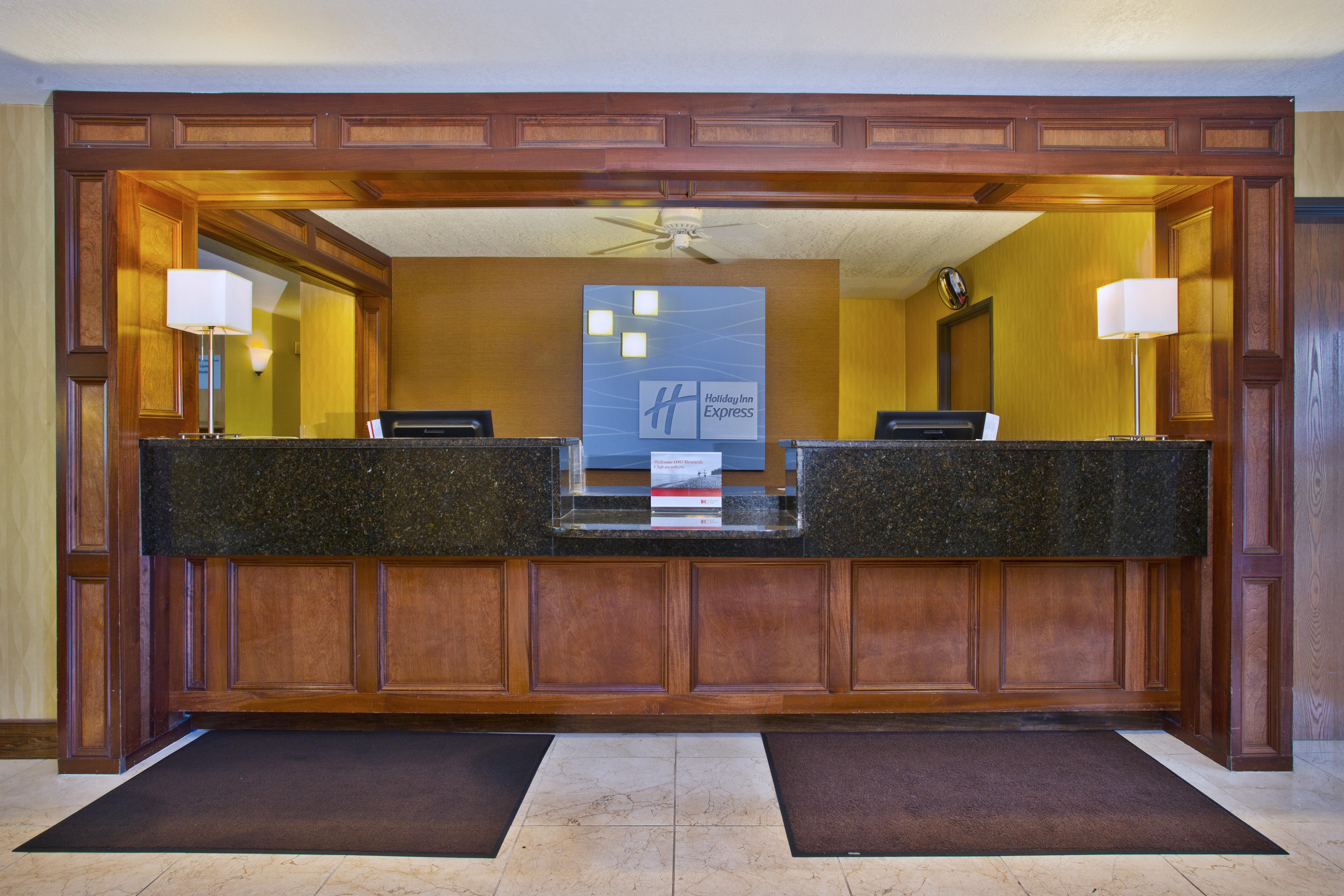 Holiday Inn Express Mackinaw City By Ihg Exterior photo