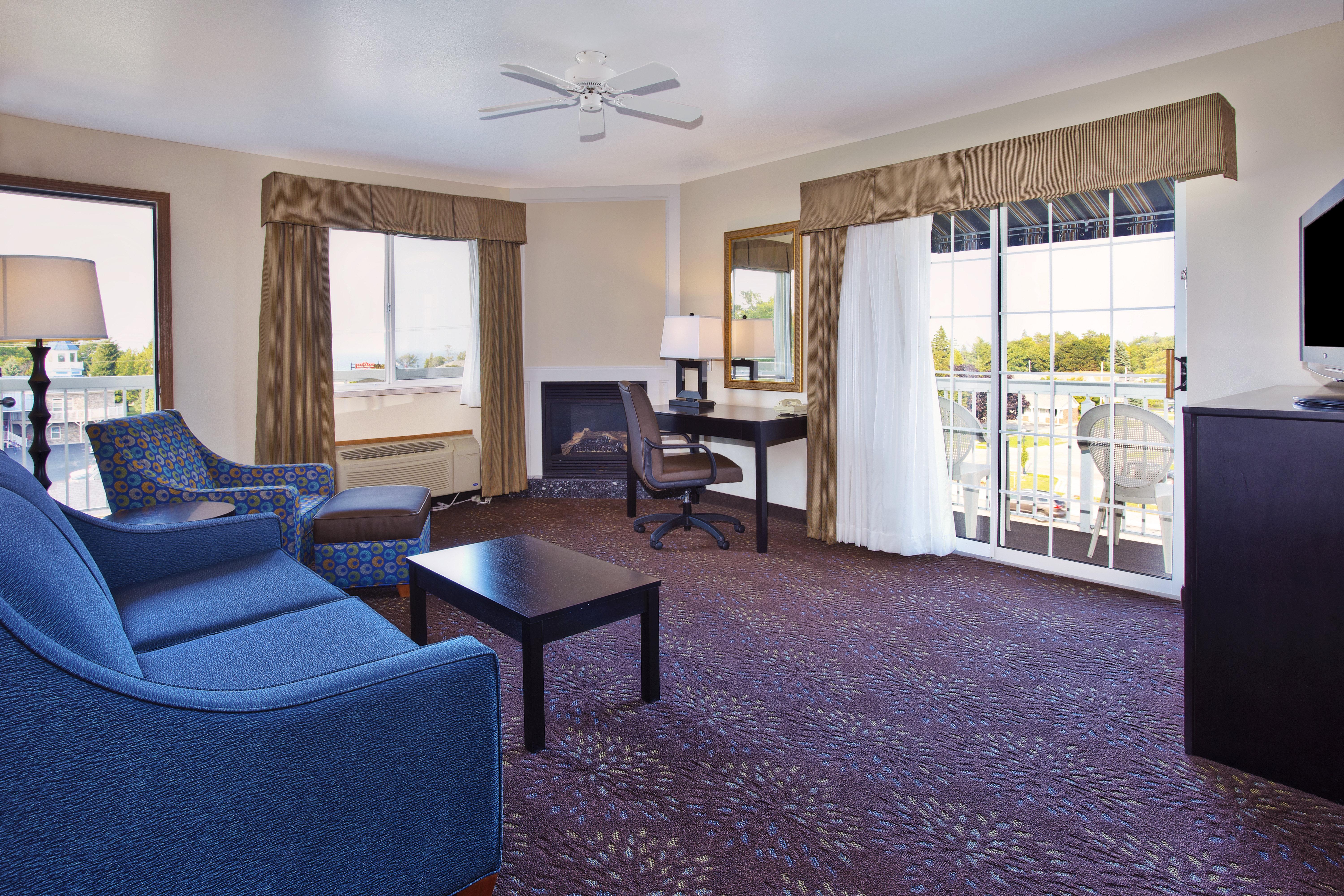 Holiday Inn Express Mackinaw City By Ihg Exterior photo