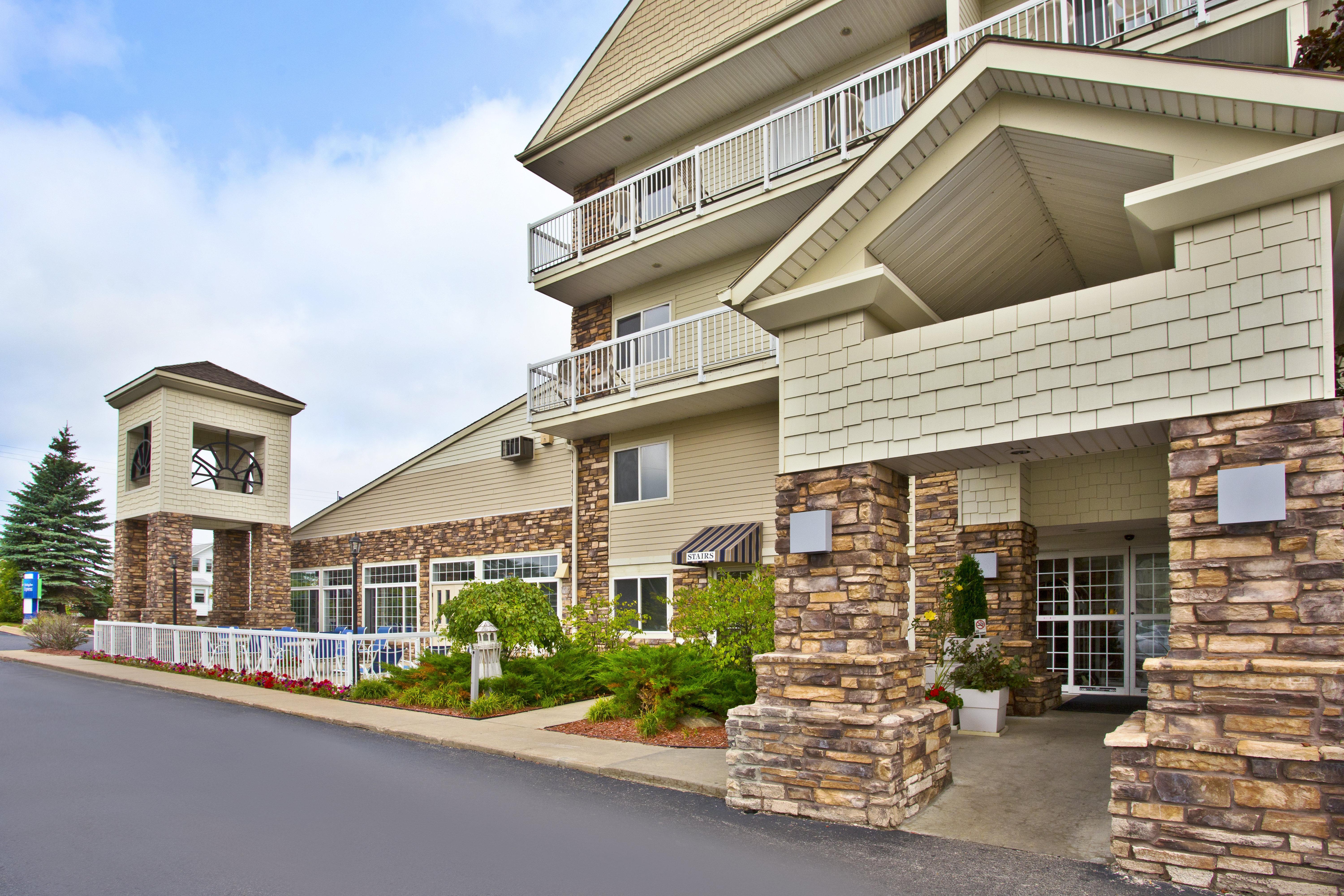 Holiday Inn Express Mackinaw City By Ihg Exterior photo