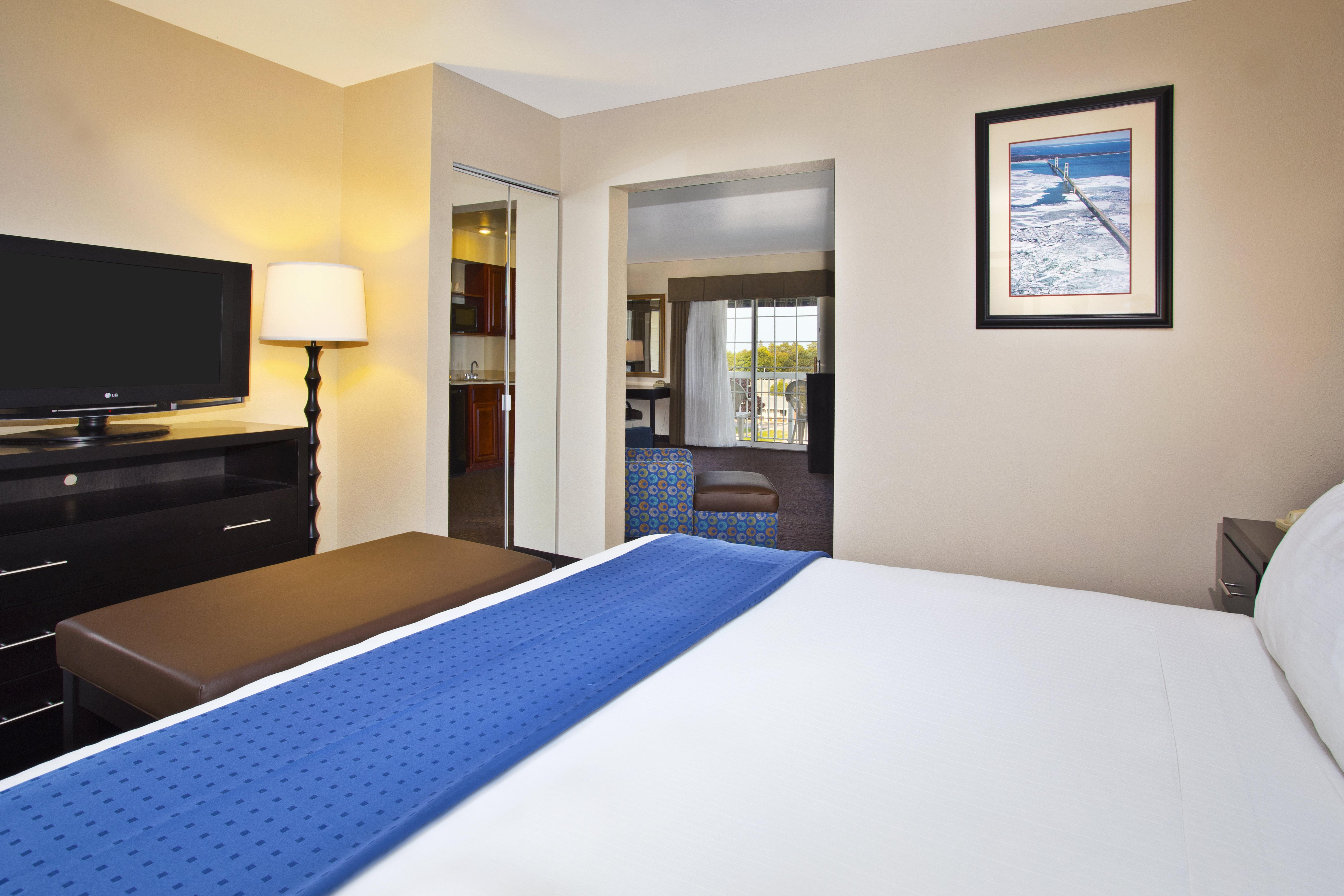 Holiday Inn Express Mackinaw City By Ihg Exterior photo