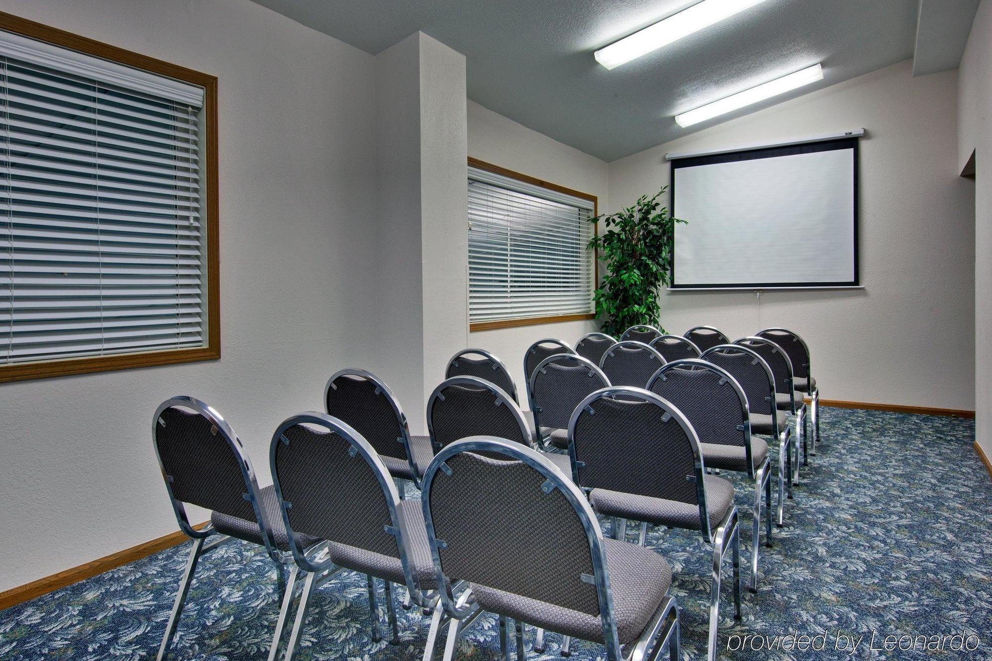 Holiday Inn Express Mackinaw City By Ihg Facilities photo