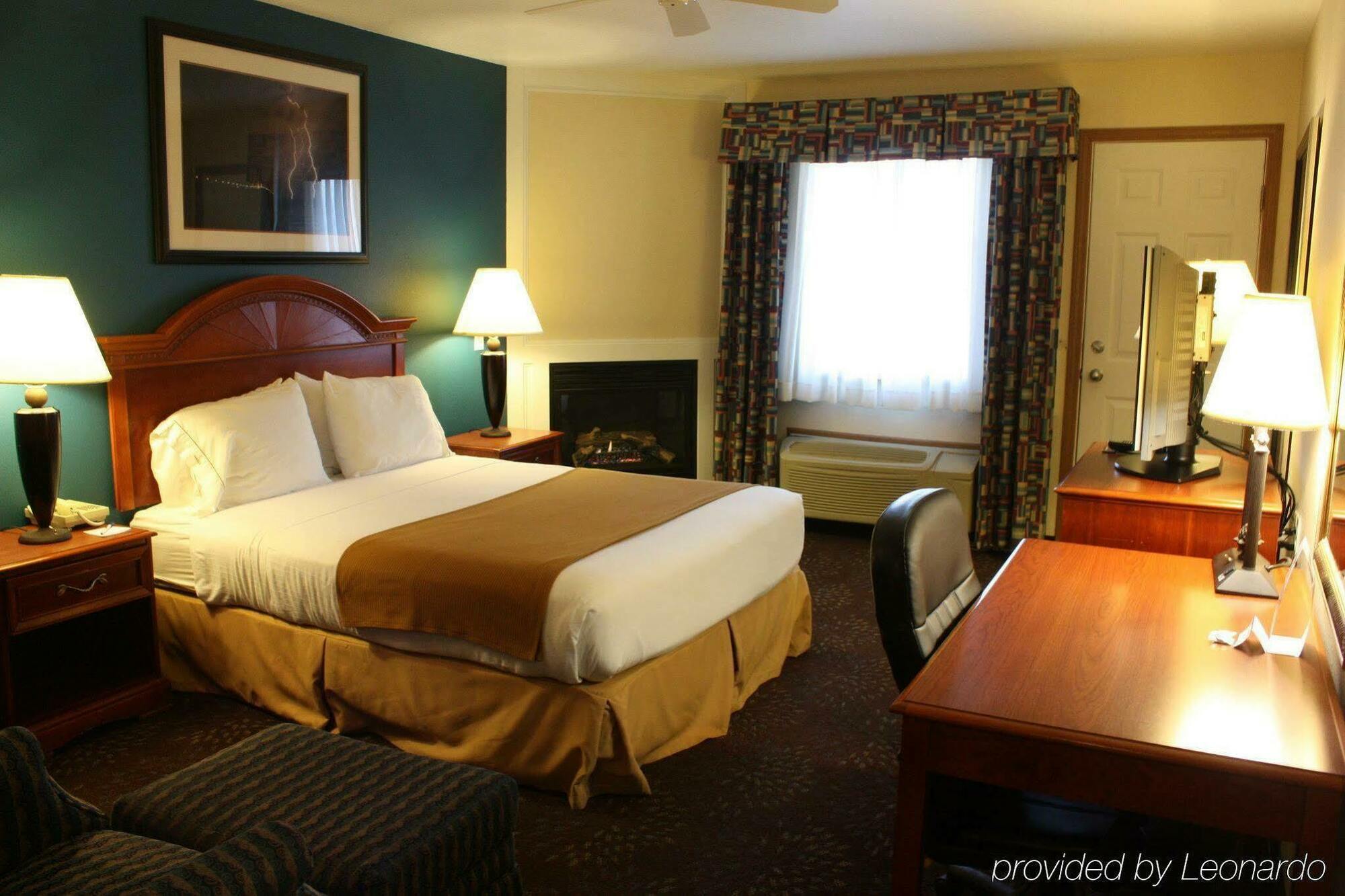 Holiday Inn Express Mackinaw City By Ihg Exterior photo