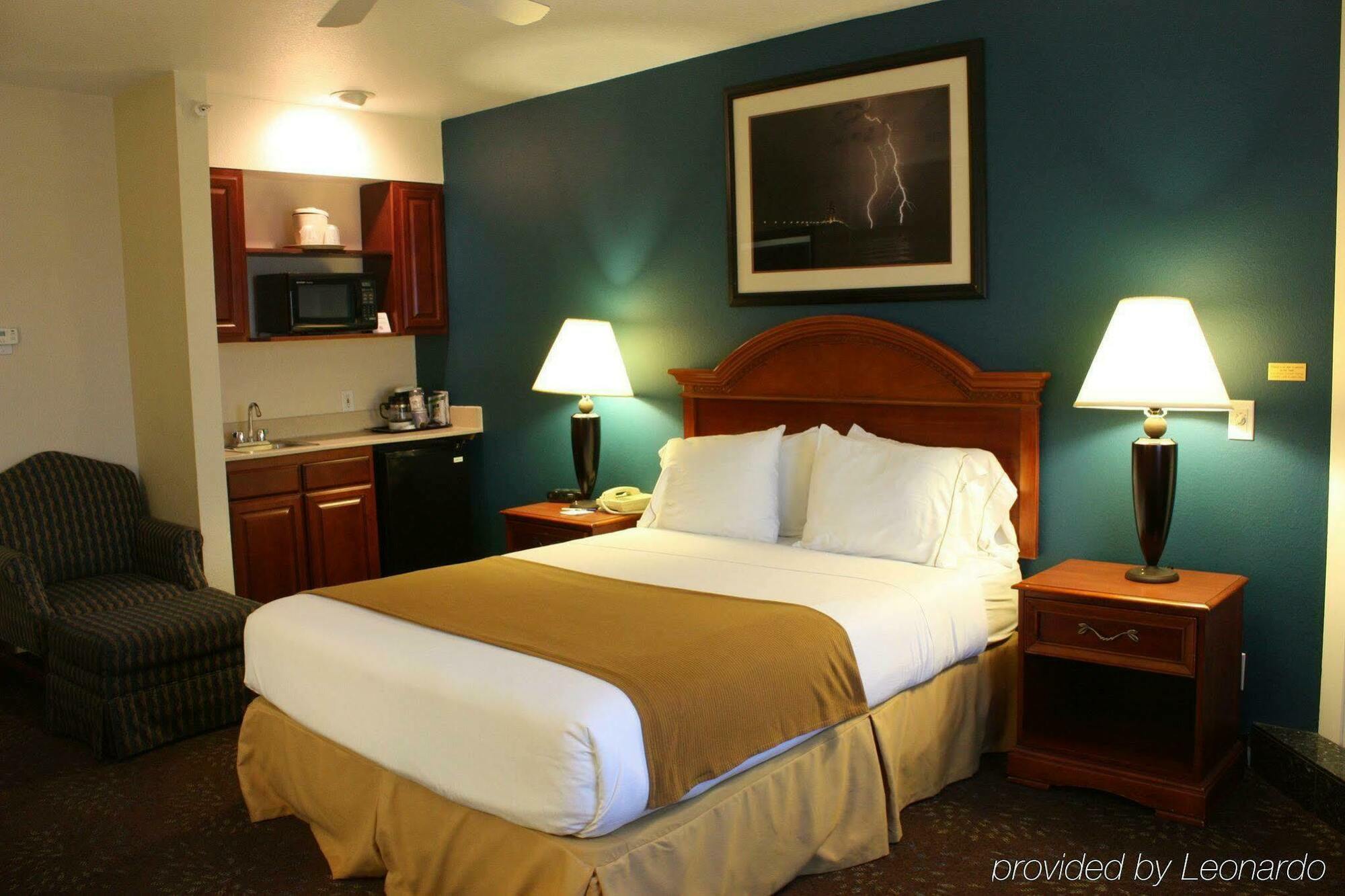 Holiday Inn Express Mackinaw City By Ihg Exterior photo