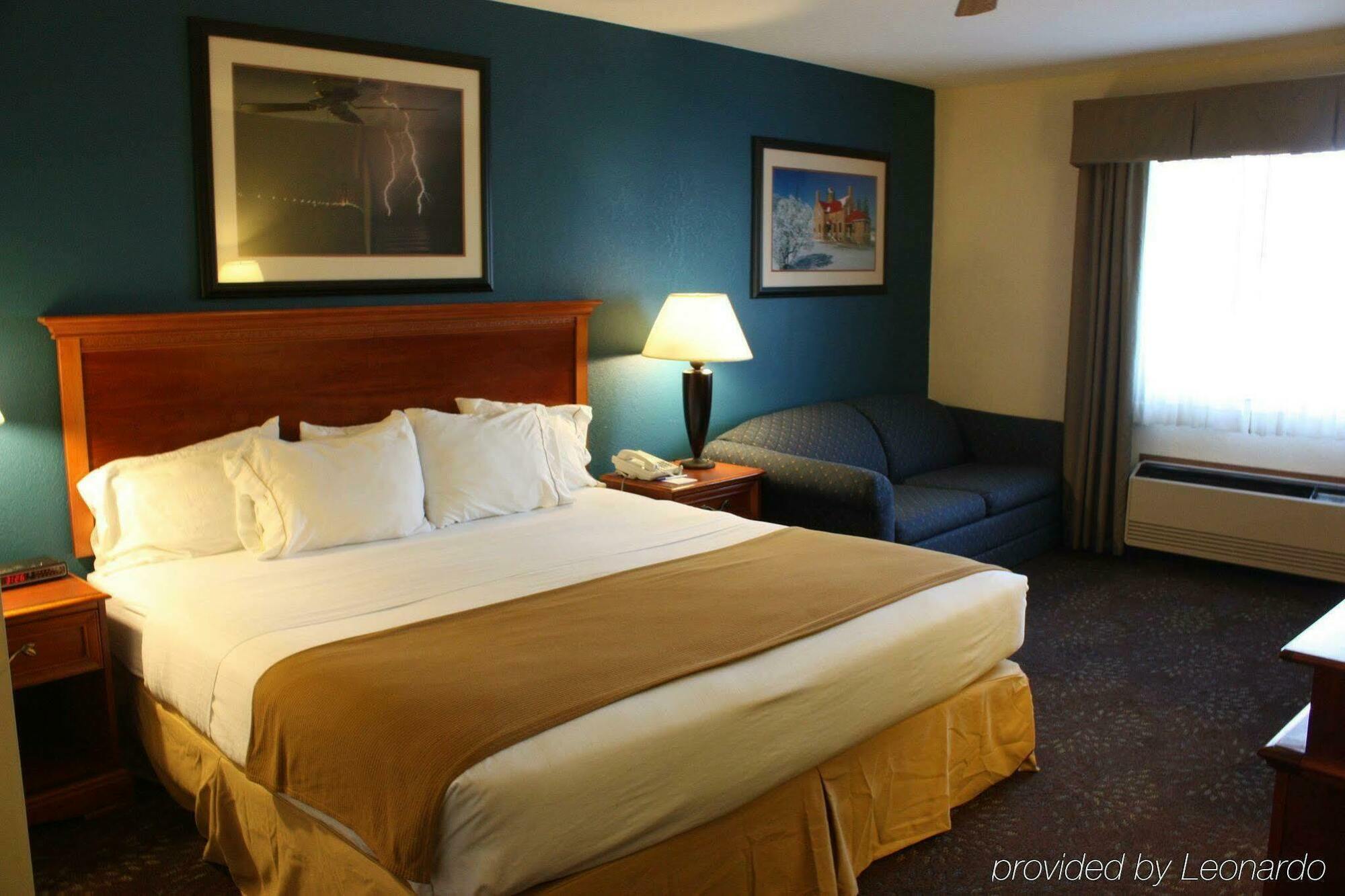 Holiday Inn Express Mackinaw City By Ihg Exterior photo